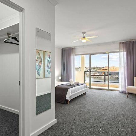 Waterfront Townhouse - Picturesque Marina Views Apartment Port Lincoln Ngoại thất bức ảnh