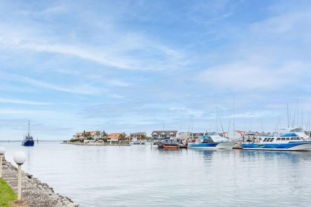 Waterfront Townhouse - Picturesque Marina Views Apartment Port Lincoln Ngoại thất bức ảnh