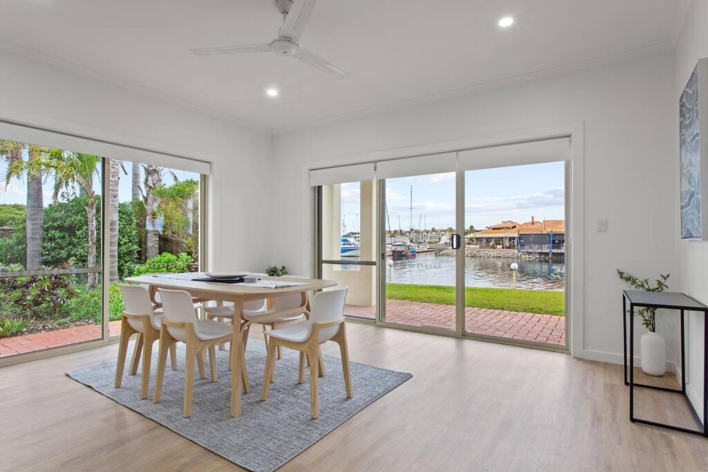 Waterfront Townhouse - Picturesque Marina Views Apartment Port Lincoln Ngoại thất bức ảnh