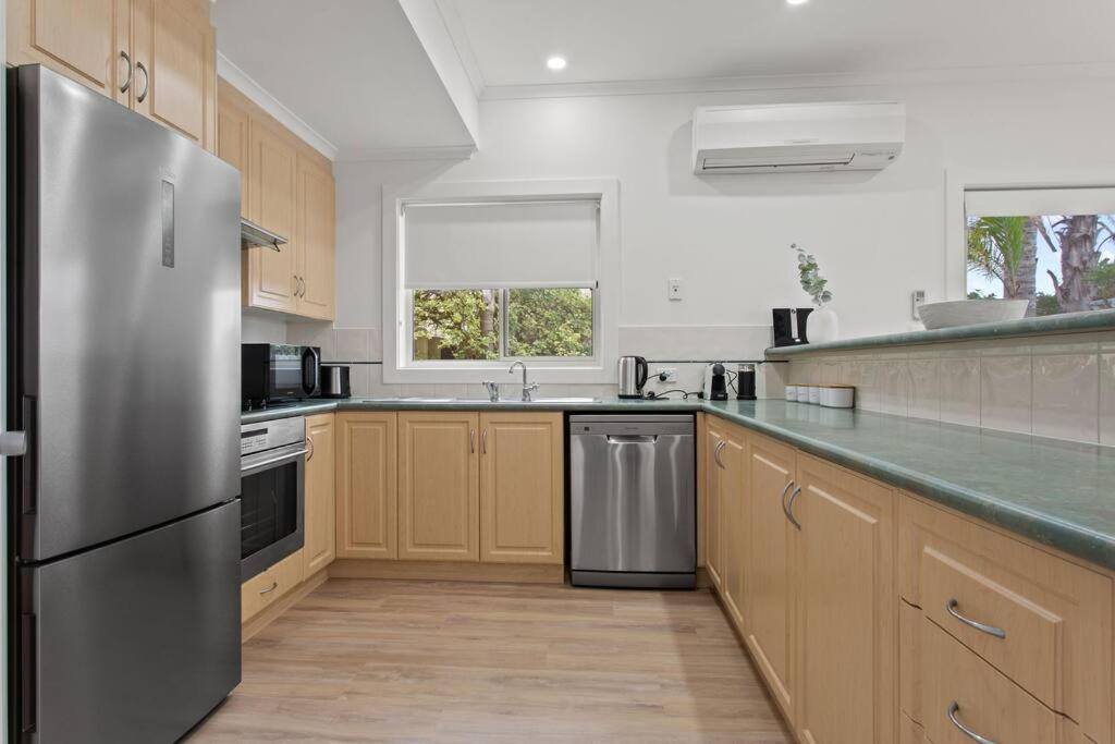 Waterfront Townhouse - Picturesque Marina Views Apartment Port Lincoln Ngoại thất bức ảnh