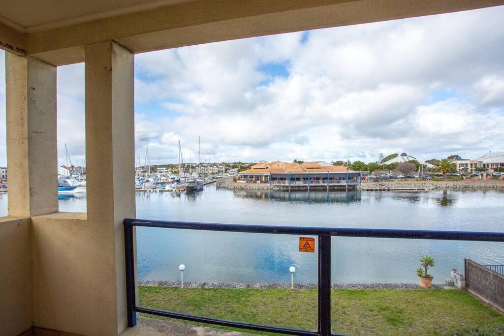 Waterfront Townhouse - Picturesque Marina Views Apartment Port Lincoln Ngoại thất bức ảnh